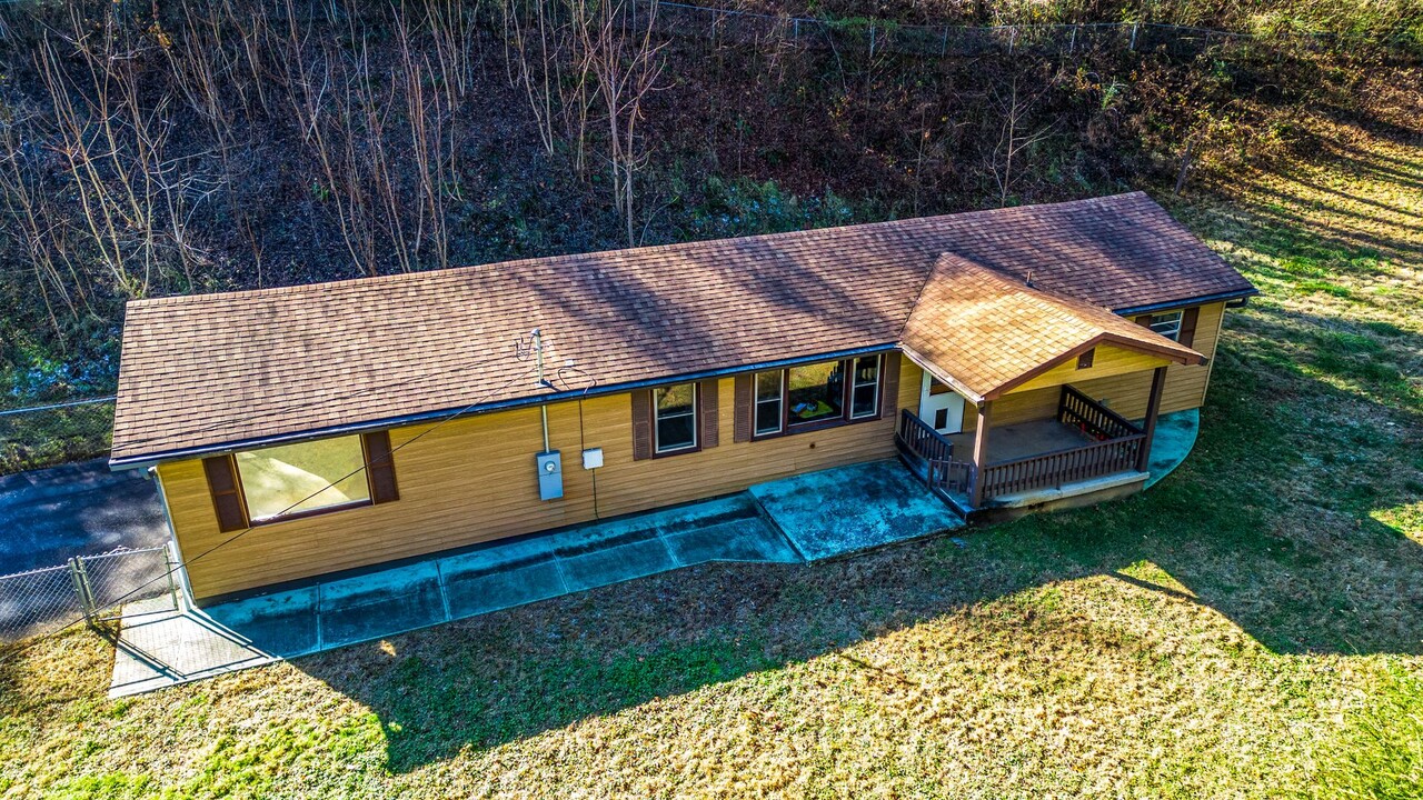 270 Slim Dillard Rd-Unit -2-214 in Sylva, NC - Building Photo