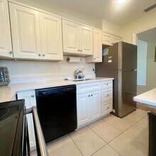 5580 Tamberlane Cir, Unit 339 in Palm Beach Gardens, FL - Foto de edificio - Building Photo