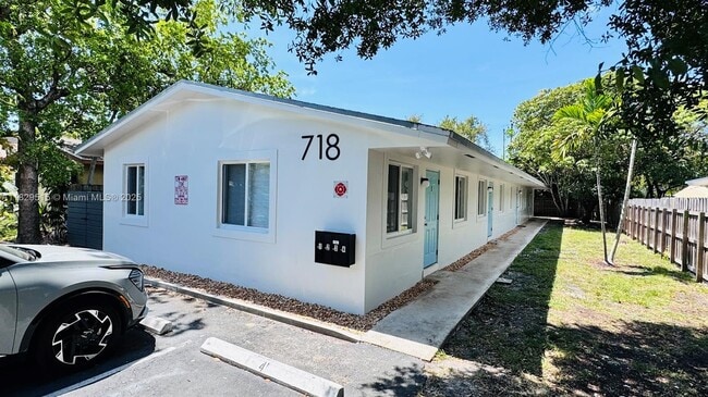 property at 718 SE 13th St