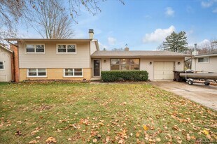 3008 Blarney Stone Ln in Cary, IL - Building Photo