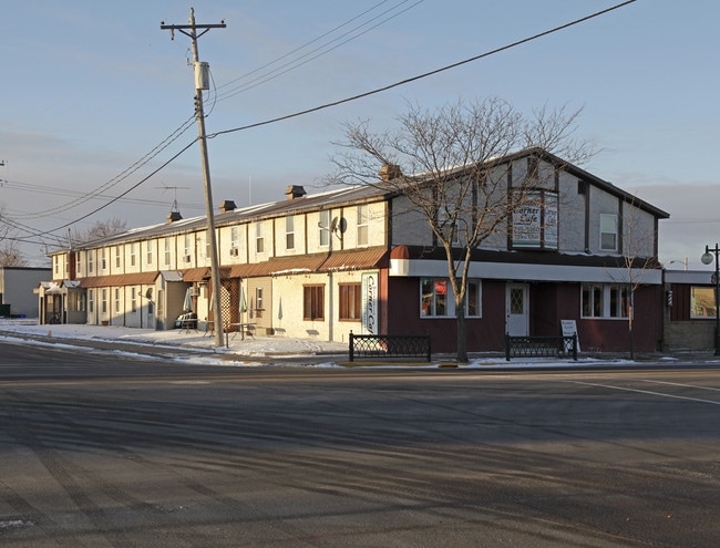 154 E Broadway St in Monticello, MN - Foto de edificio - Building Photo