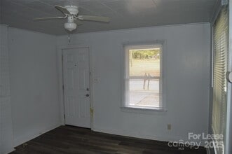 511 S Elm St in Statesville, NC - Foto de edificio - Building Photo