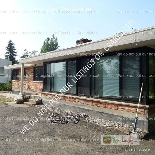 1700 S 220th St in Des Moines, WA - Building Photo - Building Photo