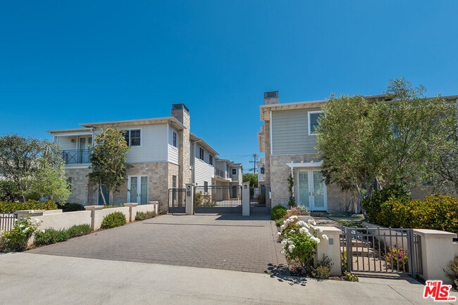 1510 S Carmelina Ave in Los Angeles, CA - Building Photo - Building Photo