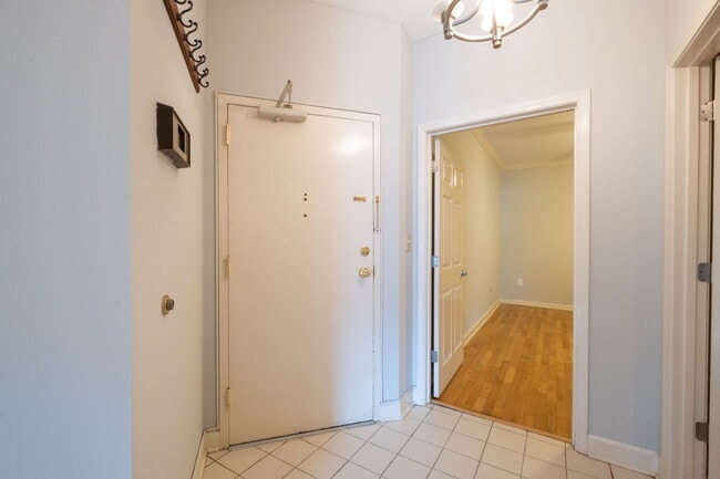 2161 Peachtree Rd in Atlanta, GA - Building Photo - Building Photo