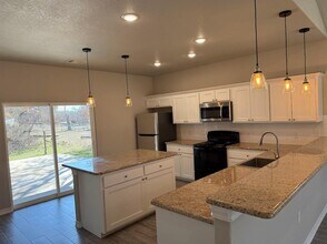 1636 Navajo Trail in Kingsland, TX - Building Photo - Building Photo