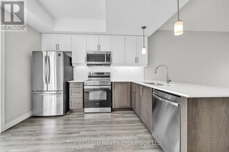 439-439 Athlone Ave in Woodstock, ON - Building Photo - Building Photo