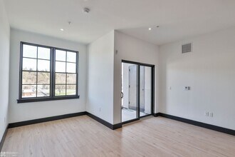 41 Larry Holmes Dr-Unit -Studio in Easton, PA - Building Photo - Building Photo