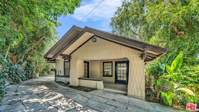 1918 Pinehurst Rd in Los Angeles, CA - Building Photo - Building Photo