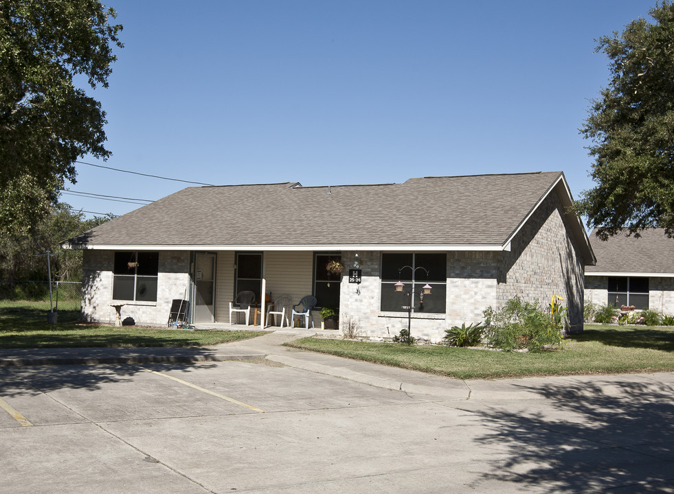 Linden Oaks Apartments in Rockport, TX - Foto de edificio