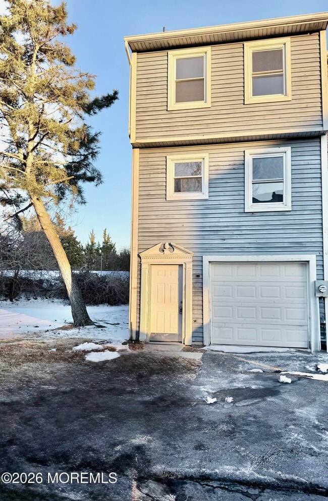 property at 1511 Railroad Ave