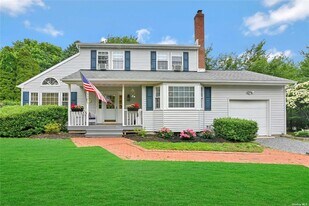 530 Stillwater Ave in Southold, NY - Building Photo