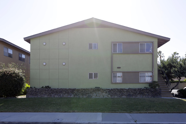 10120 McFadden Ave in Westminster, CA - Foto de edificio - Building Photo