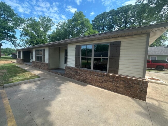 909 N El Paso Ave in Russellville, AR - Building Photo - Building Photo