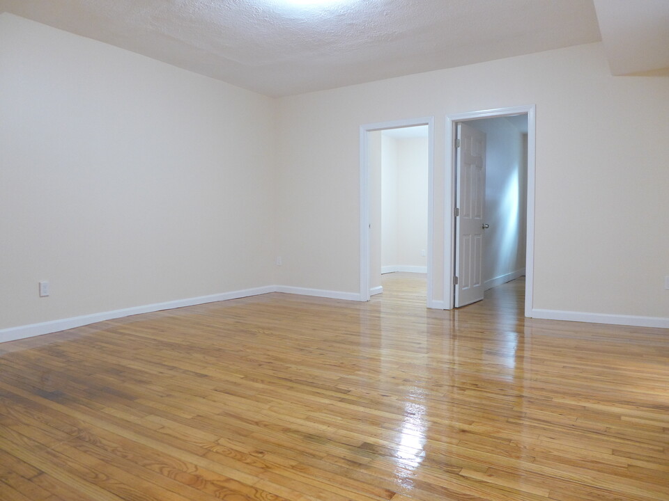 671 Massachusetts Ave, Unit G in Boston, MA - Building Photo