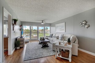 154 Palm Dr in Naples, FL - Building Photo