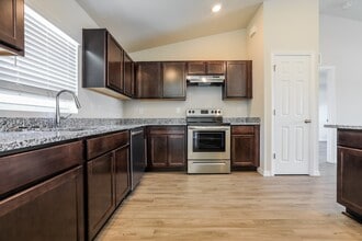 10394 Carnegie Ave in Englewood, FL - Building Photo - Building Photo