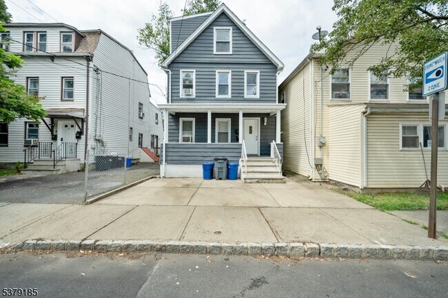 16 New St in Montclair, NJ - Building Photo - Building Photo