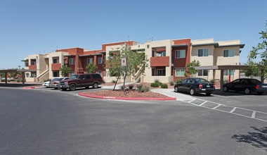 Cheyenne Crossing Apartments in North Las Vegas, NV - Building Photo - Building Photo