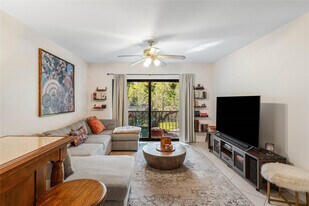 3111 Oakland Shores Dr in Oakland Park, FL - Building Photo