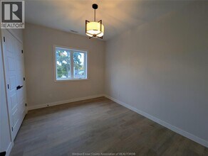 928-928 Giles Blvd E in Windsor, ON - Building Photo - Building Photo