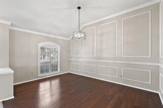 9018 Martha's Dr in Austin, TX - Foto de edificio - Building Photo