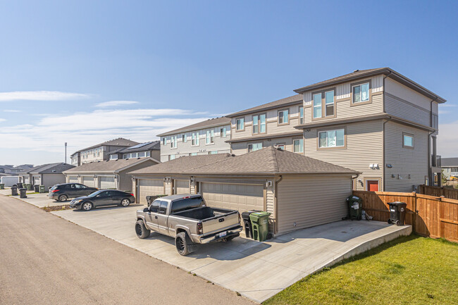 423 Boreal Dr in Leduc, AB - Building Photo - Building Photo