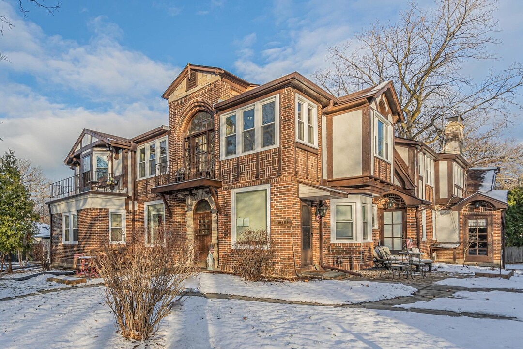 1155 Saint Johns Ave in Highland Park, IL - Building Photo