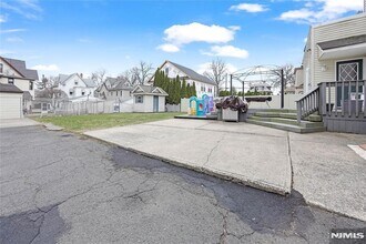 56 Woodward Ave, Unit 2 in Rutherford, NJ - Foto de edificio - Building Photo
