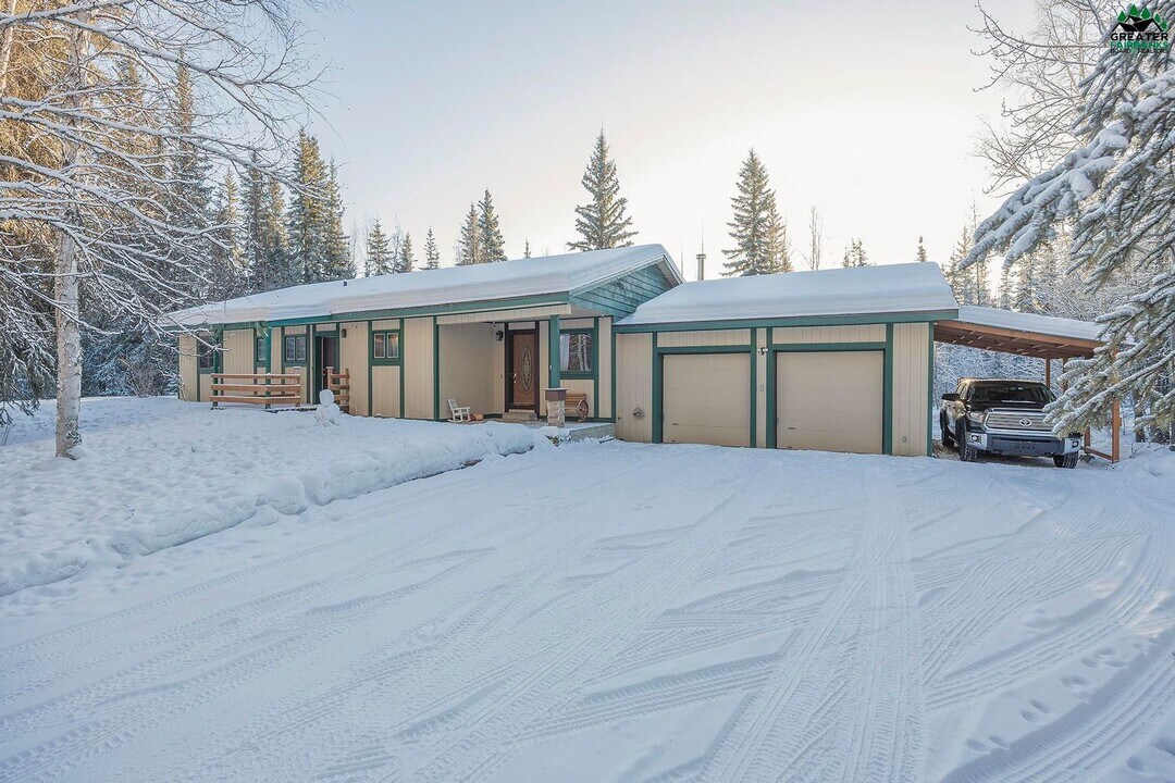 2621 Kalispell Loop in North Pole, AK - Building Photo