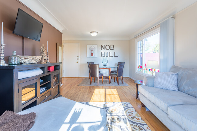 NOB HILL APARTMENTS in Ann Arbor, MI - Building Photo - Interior Photo