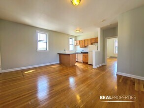 723 W Barry Ave, Unit 1 in Chicago, IL - Building Photo - Building Photo