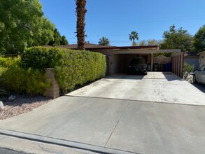 666 N Plaza Amigo in Palm Springs, CA - Building Photo - Building Photo