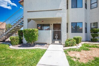 2712 Beaver Creek Ct in Las Vegas, NV - Building Photo - Building Photo