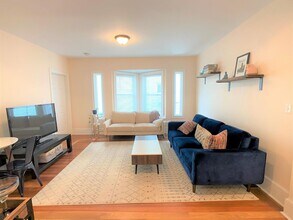 23 Willard Ave, Unit 2 in Medford, MA - Building Photo - Building Photo