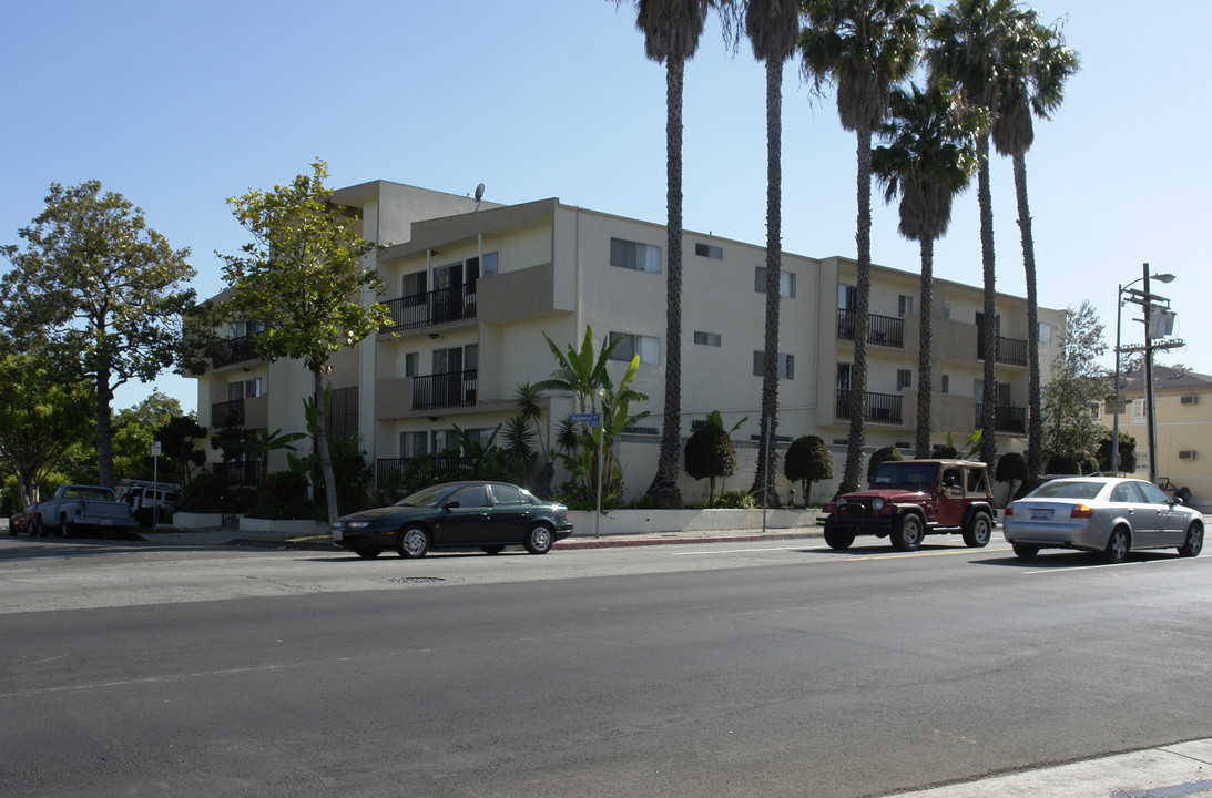 245-251 North Ridgewood Place Apartments in Los Angeles, CA - Building Photo