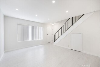 333 Riverdale Dr in Glendale, CA - Building Photo - Building Photo
