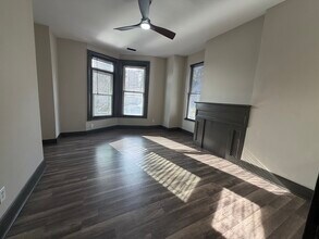 2201 Kemper Ln, Unit LOFT AT 2201 KEMPER LN in Cincinnati, OH - Foto de edificio - Building Photo