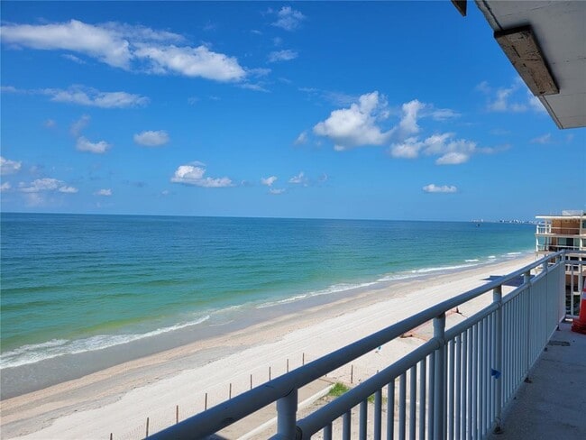 8470 W Gulf Blvd in Treasure Island, FL - Building Photo - Building Photo