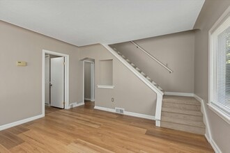 712 Golf Ave in Royal Oak, MI - Building Photo - Building Photo