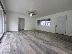 116 Myakka Dr in Venice, FL - Building Photo - Building Photo