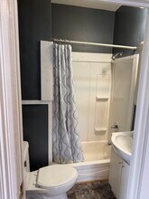 2915 Cottage Grove Ave, Unit 2 in Des Moines, IA - Building Photo - Building Photo