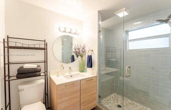 370 NE 159th St in Miami, FL - Building Photo - Building Photo