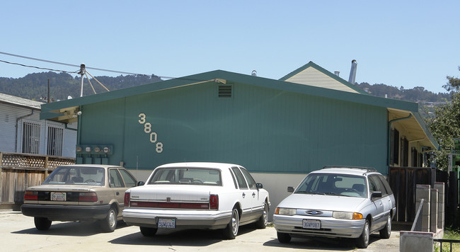 3808 Quigley St in Oakland, CA - Foto de edificio - Building Photo