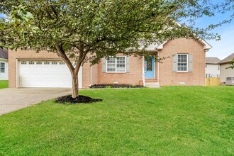 121 Fieldstone Ln in Springfield, TN - Building Photo - Building Photo