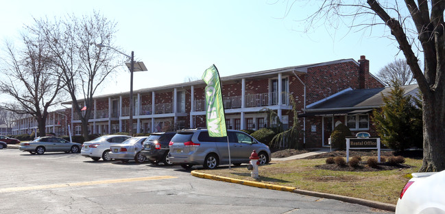 Bellmawr Manor Apartments in Bellmawr, NJ - Building Photo - Building Photo