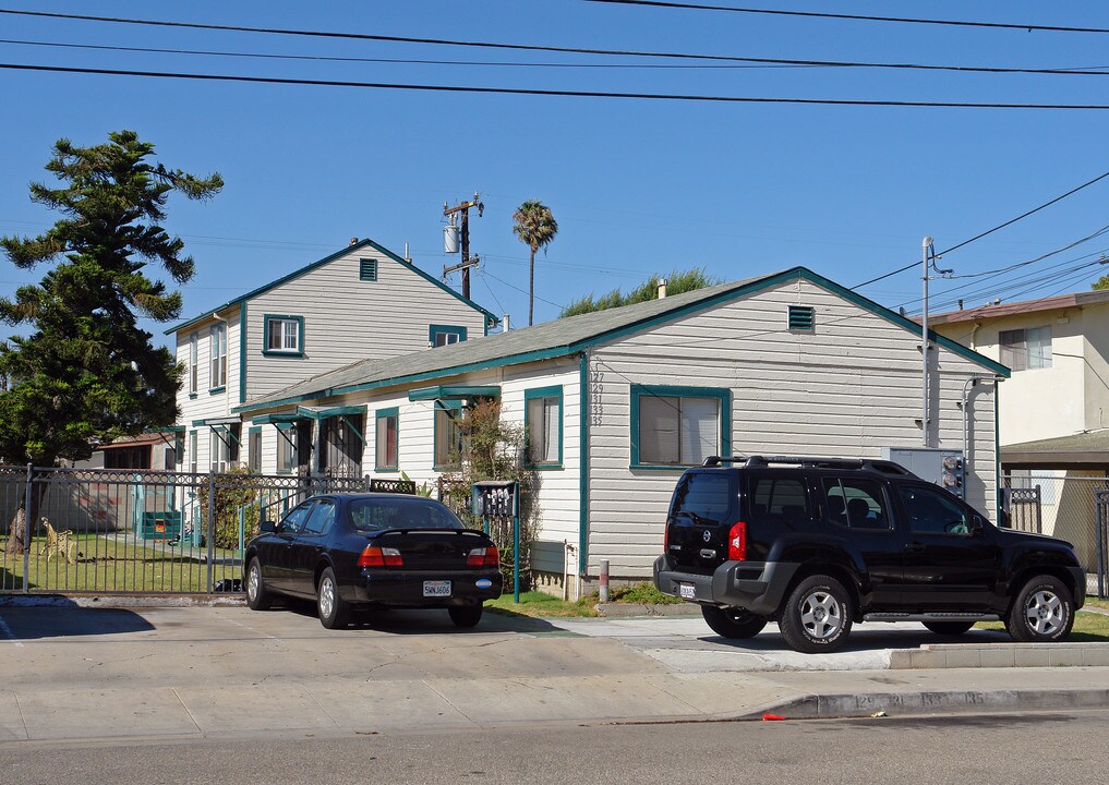 127-135 E A St in Port Hueneme, CA - Building Photo