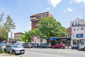 4201 Fort Hamilton Pky in Brooklyn, NY - Foto de edificio - Building Photo