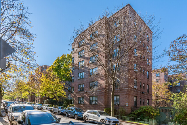 Dunolly Gardens in Flushing, NY - Building Photo - Building Photo