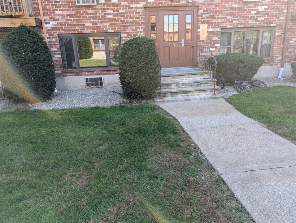 16a Mayberry Dr in Westborough, MA - Building Photo